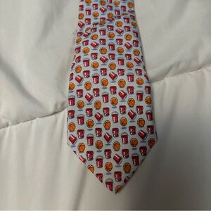 Boys Vineyard Vines Basketball buckets tie.  One size, worn once.